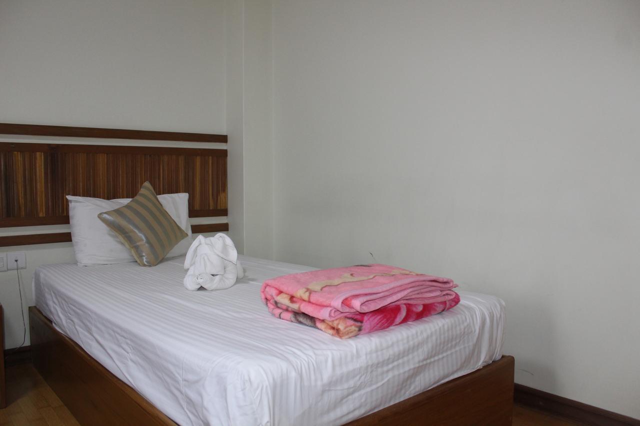 Ten Mile Hotel Yangon Exterior photo