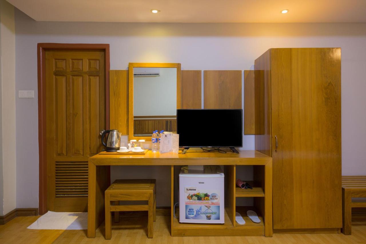 Ten Mile Hotel Yangon Exterior photo