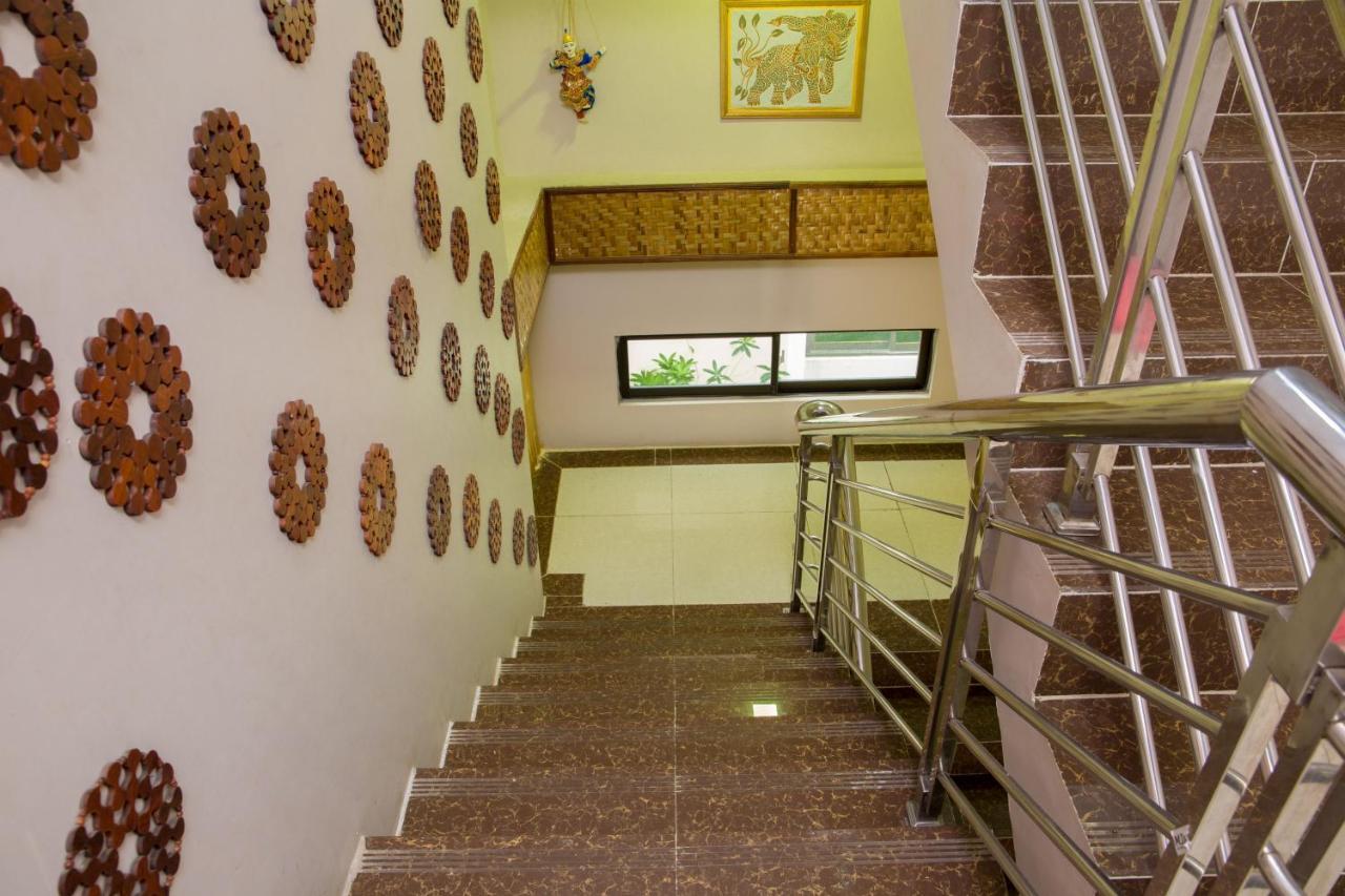 Ten Mile Hotel Yangon Exterior photo