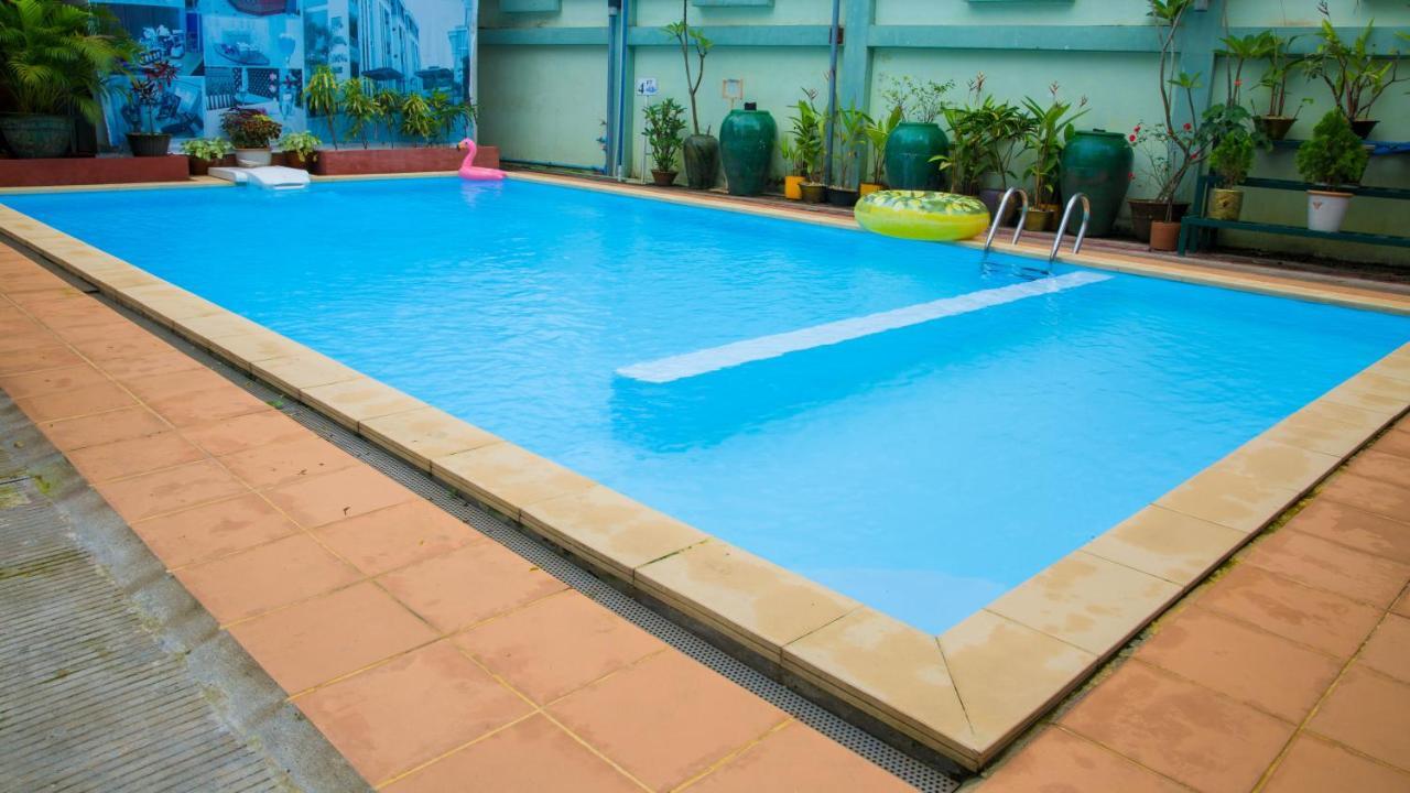 Ten Mile Hotel Yangon Exterior photo